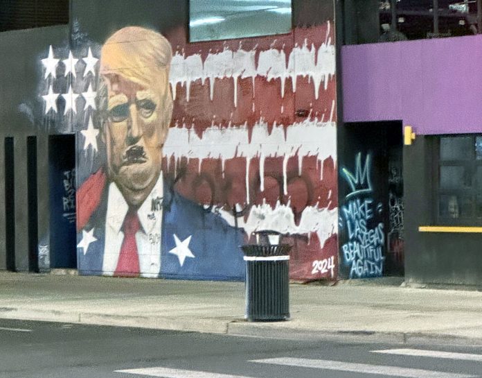 Donald Trump, Las Vegas'ta bir evin duvarında. © Münzenberg Medien, çekim yeri ve tarihi: Kasım 2024, Las Vegas, Nevada eyaleti, ABD