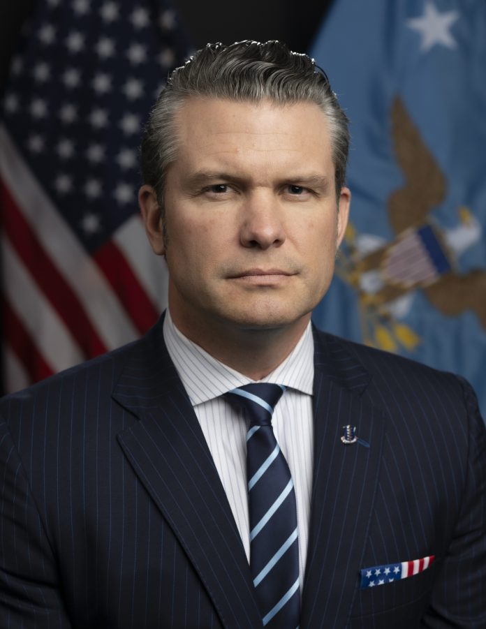 Pete Hegseth, 29. Savunma Bakanı. Resmi portre: DoD fotoğrafı/ Fotoğraf: Chad J. McNeeley, Çekim tarihi: 2025 ilkbaharı