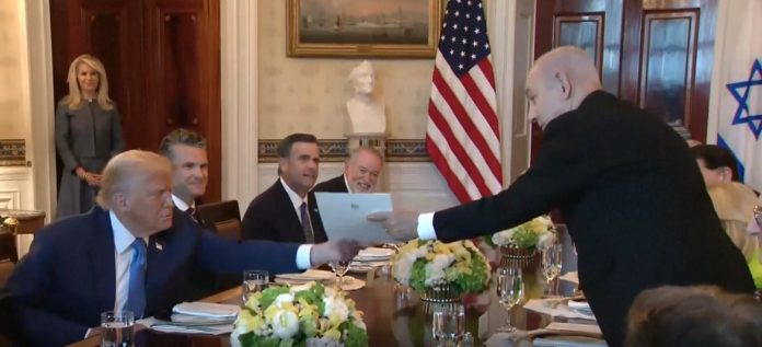 Donald Trump ve Benjamin Netanyahu. Kaynak: Video alıntısı, çekim yeri ve tarihi: Washington, 8.7.2025