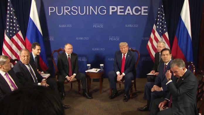 Donald Trump ve Vladimir Putin, Alaska, Anchorage'da müzakere ediyor. Kaynak/Telif hakkı: Beyaz Saray, TASS aracılığıyla