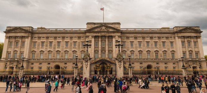 Buckingham Sarayı, Londra'da bulunan İngiliz monarşisinin resmi ikametgahıdır. Kaynak: Pixabay