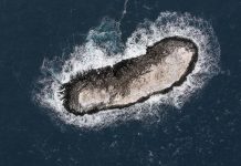 Alfred Wegener Enstitüsü’nün “Polarstern” buz kırıcı gemisindeki araştırmacılar, Weddell Denizi’nde bilinmeyen bir ada keşfetti