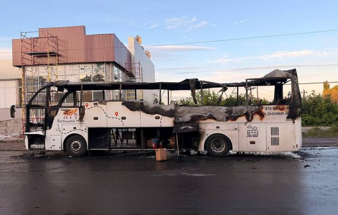 Banderastan'lı faşistlerin saldırısına uğrayan otobüs. © TASS