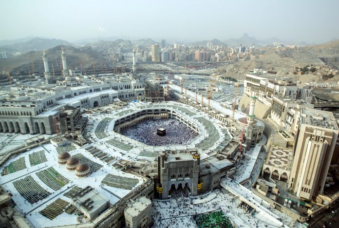 Suud hanedanının hüküm sürdüğü Arap krallığındaki Mekke Ulu Camii. Fotoğraf: Saudipics.com, CC BY-SA 4.0, Açıklama: Stefan Pribnow