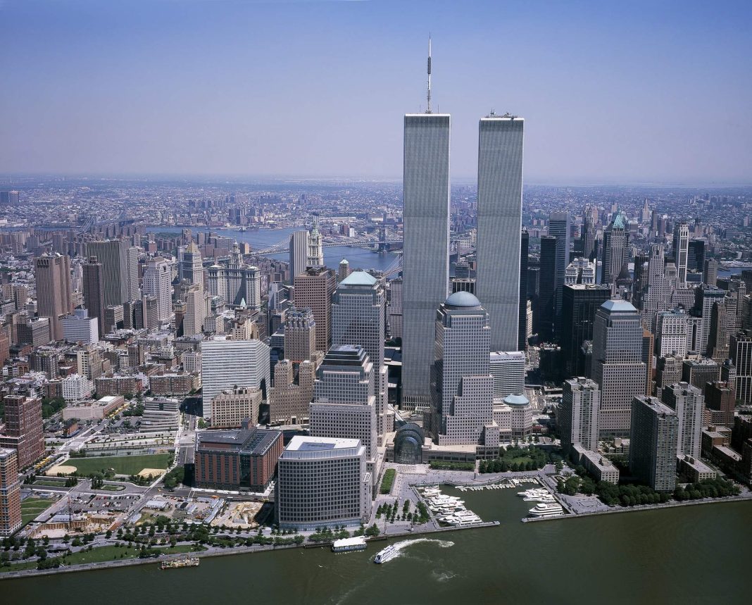 11 Eylül 2001’de Dünya Ticaret Merkezi’nin (WTC) İkiz Kuleleri ve WTC 7 tamamen çöktü.